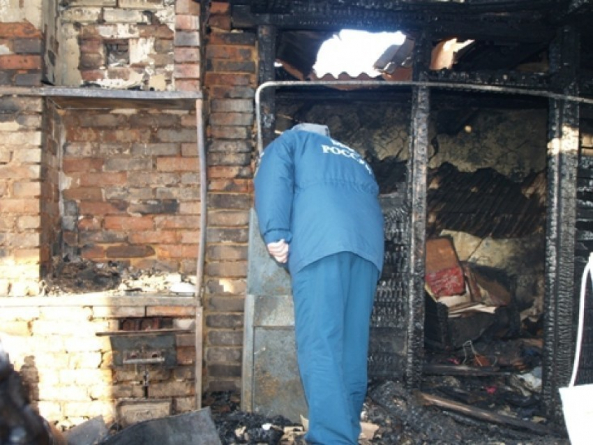 В Новохоперском районе загорелся дом