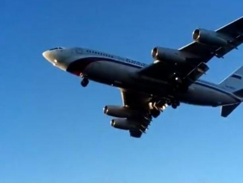 Впечатляющая посадка самолета в Воронеже попала на видео