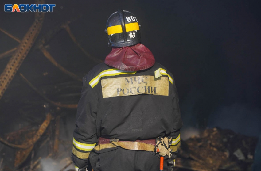 Повреждены дома, школа и предприятие: последствия массовой атаки БПЛА в Воронежской области