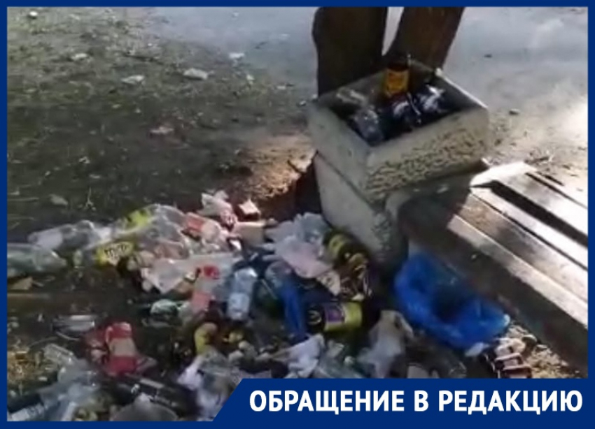 Гора мусора заменила детскую площадку в Воронеже