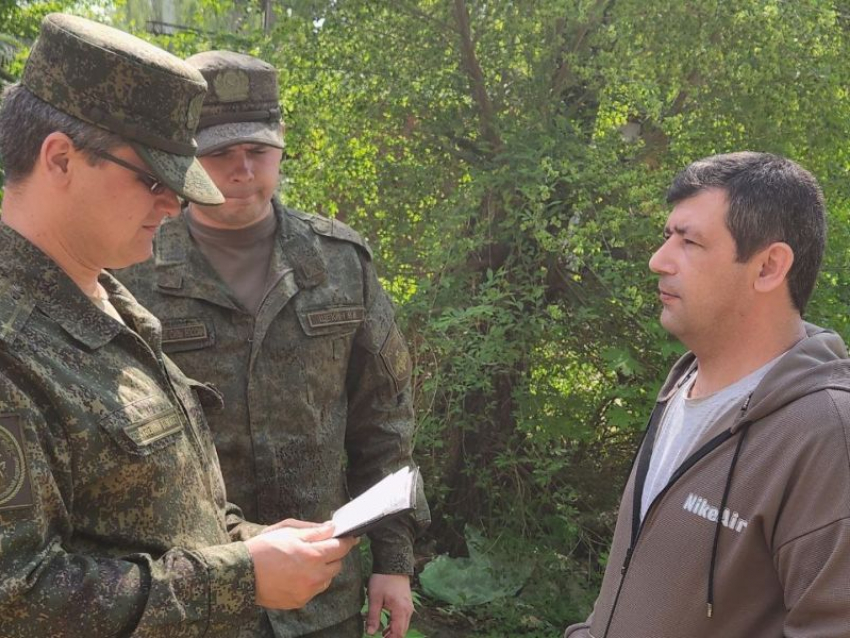 Больше десятка мигрантов удалось привлечь на службу по контракту в Воронежской области