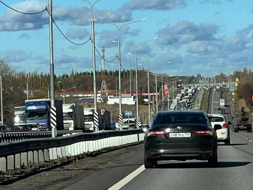 10-километровая пробка образовалась на въезде в Воронеж 