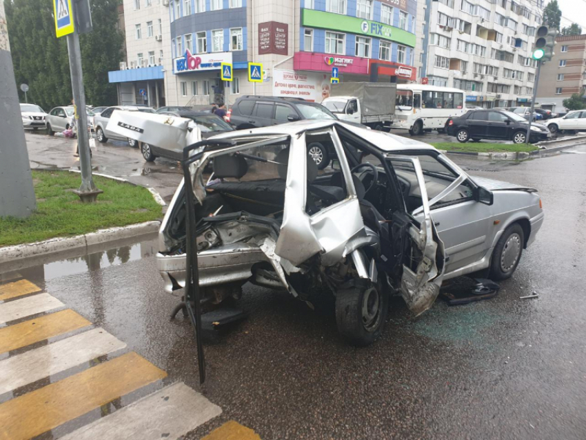 Устроивший смертельное ДТП на угнанной иномарке водитель задержан в Воронеже 