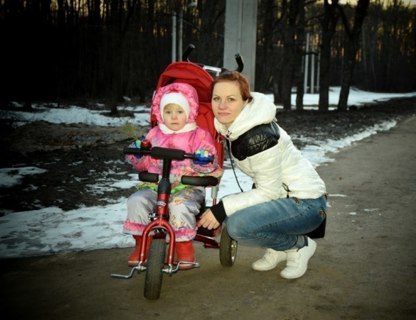 Молодой матери из Новой Усмани власти предложили водить ребенка в садик за 25 километров