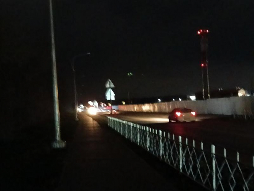 Кромешная тьма по дороге к школе пугает воронежцев