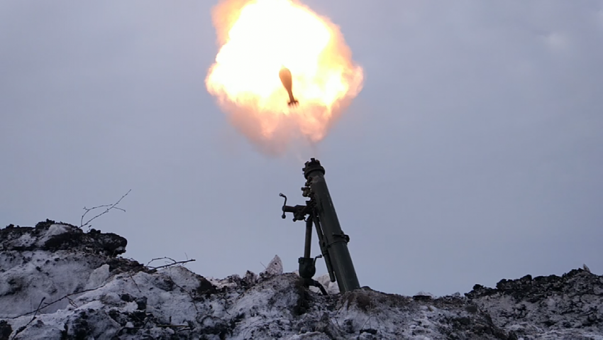 Зрелищные соревнования мастеров артиллерийского огня сняли на видео под Воронежем