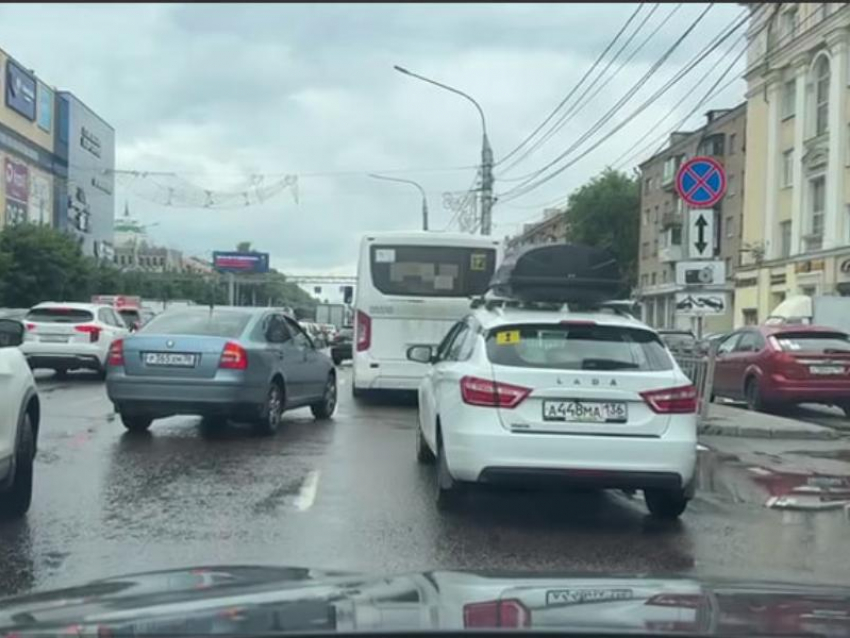 "Спасибо Петрину": пробки извели терпение воронежцев