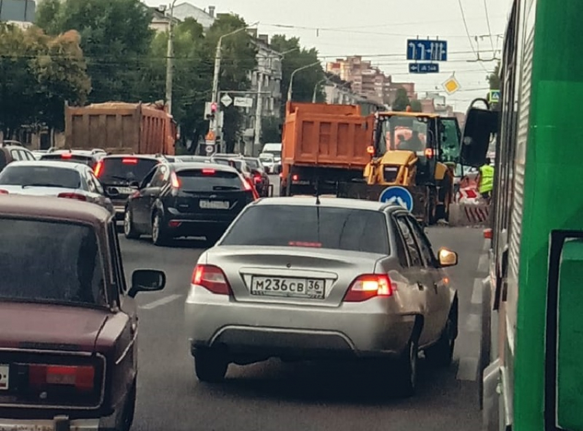 Гигантская пробка поглотила Машмет в час пик в Воронеже