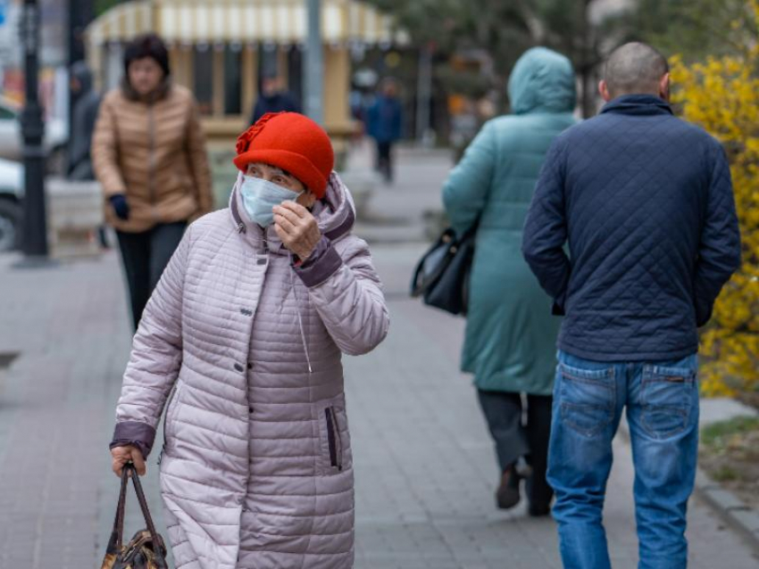 Чиновники рассказали, кто стал чаще болеть коронавирусом в Воронежской области 