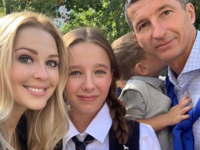 Новая семья бывшего мужа Юлии Началовой не дает ее дочери чувствовать себя сиротой
