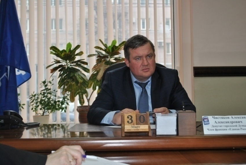 Замешанный в захвате воронежского катка депутат Чистяков срубил почти 8 млн