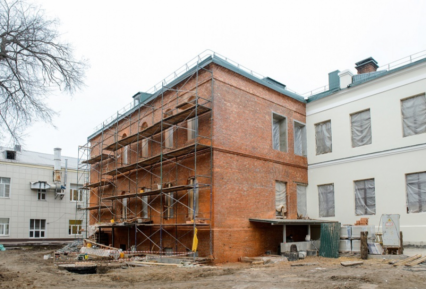  Губернатор проконтролировал реставрацию Дома Вигеля, отданного под поликлинику в Воронеже 