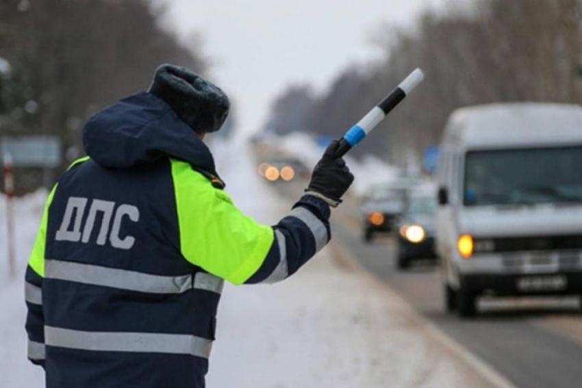 Воронежцев предупредили о массовых рейдах ГИБДД в новогодние праздники