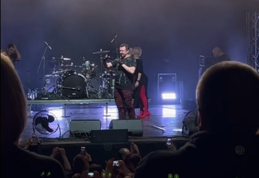 Известный рокер душевно поздравил воронежских женщин с 8 Марта