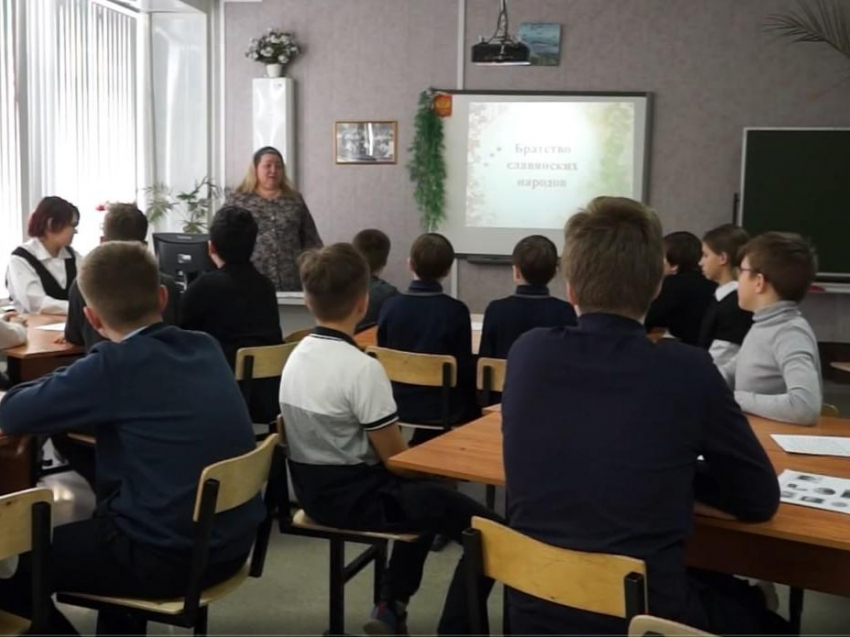 Воронежским школьникам рассказали о братстве славянских народов России, Украины и Белоруссии