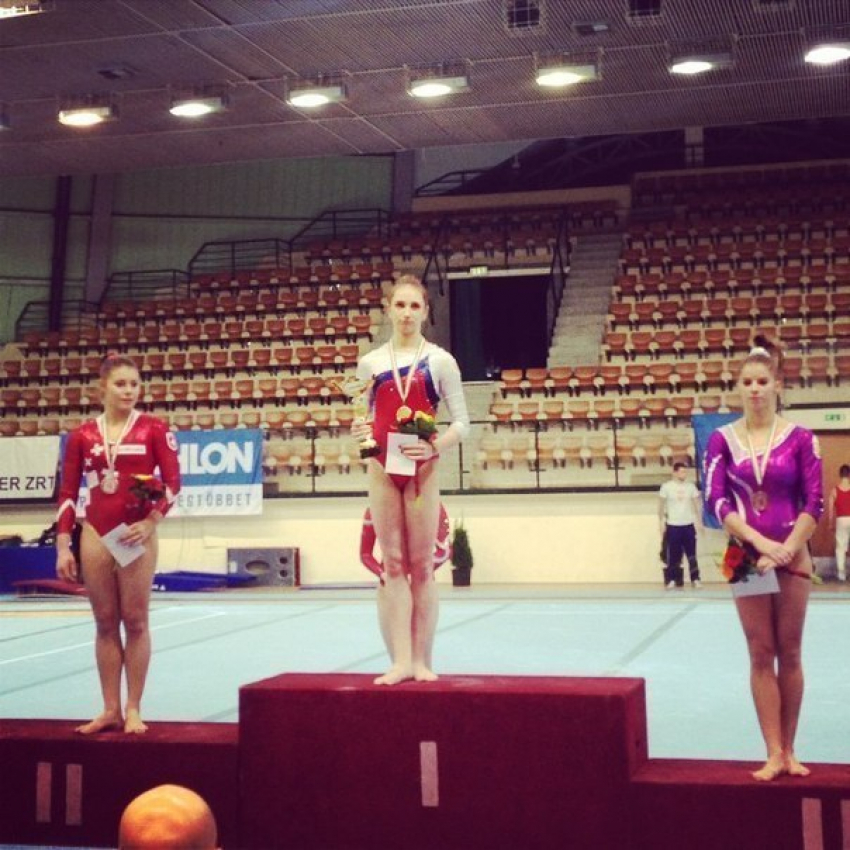 Воронежская гимнастка Виктория Комова привезет из  Венгрии три золотые медали 