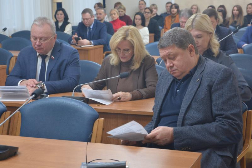 Бюджет Воронежа с дефицитом в 592 млн рублей приняла гордума в первом чтении