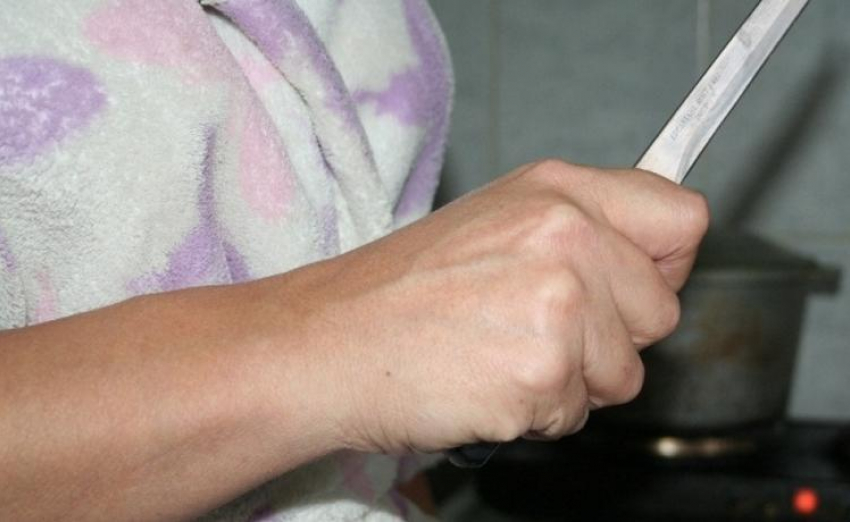 Пьяная женщина зарезала своего 39-летнего сына под Воронежем