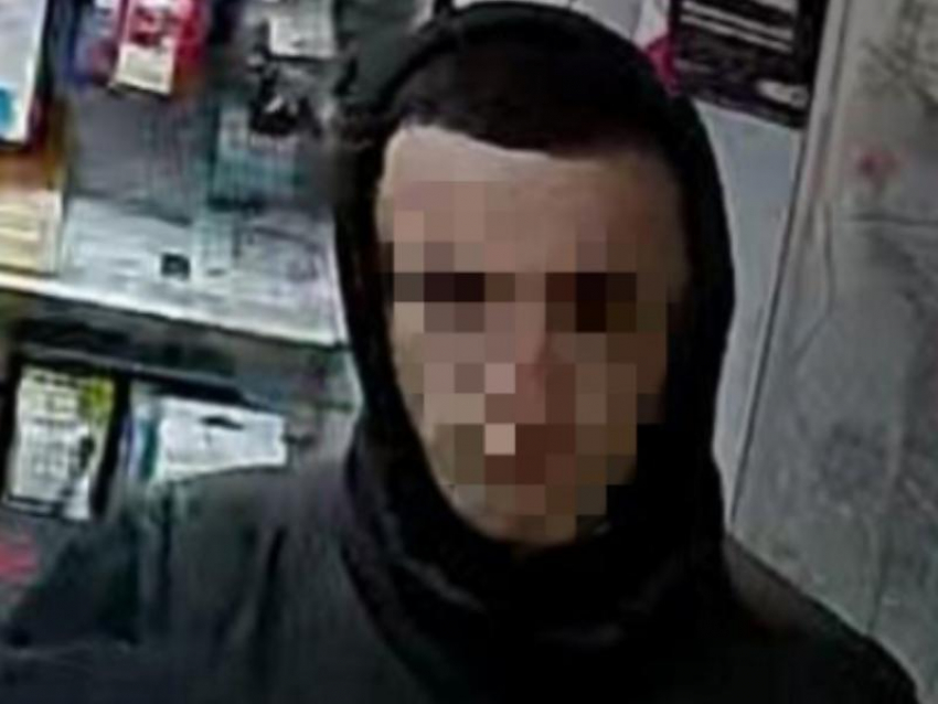 Грабеж под камерами: ушлый парень стащил телефон из магазина в Воронеже 
