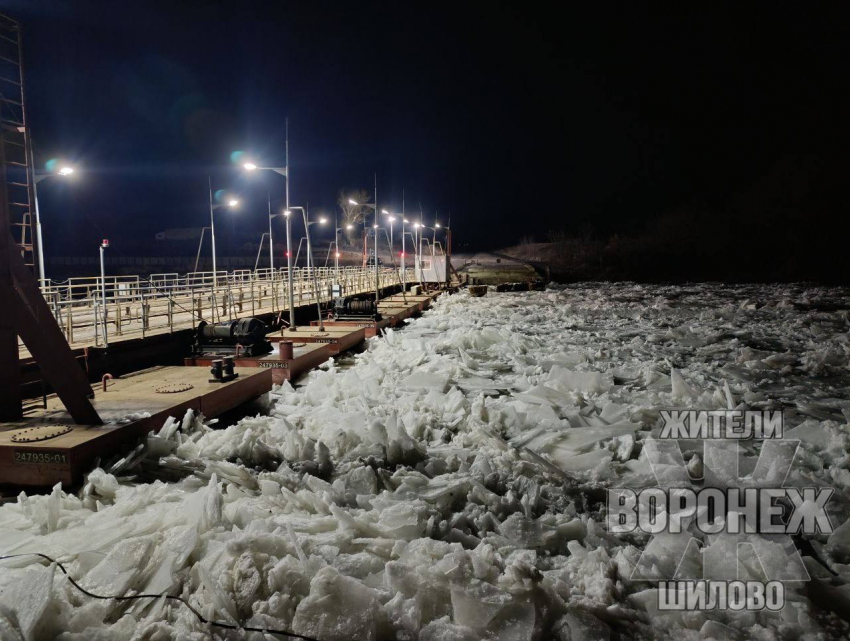 Колкая ледяная красота зачаровала воронежцев