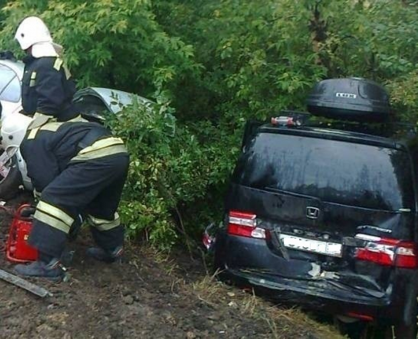 Под Воронежем на трассе столкнулись пять автомобилей: четверо пострадавших