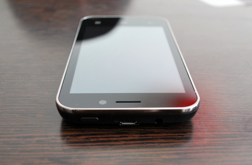 Воронежец смошенничал, когда покупал мобильный телефон на лавочке 