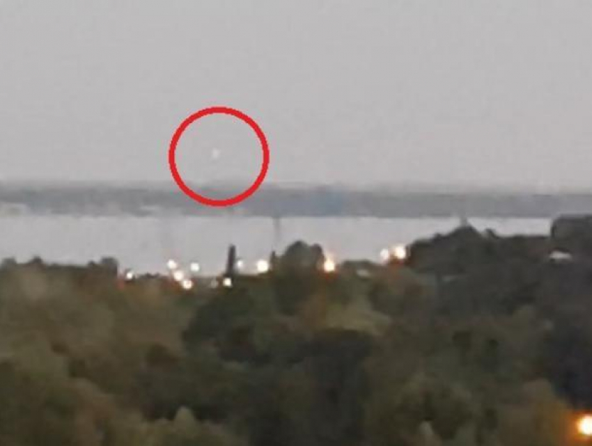 Скоростные светящиеся шары сняли над водохранилищем в Воронеже