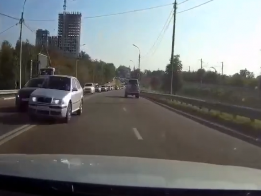 Бодрит лучше кофе: безбашенная поездка заставила нервничать автомобилистов в Воронеже 