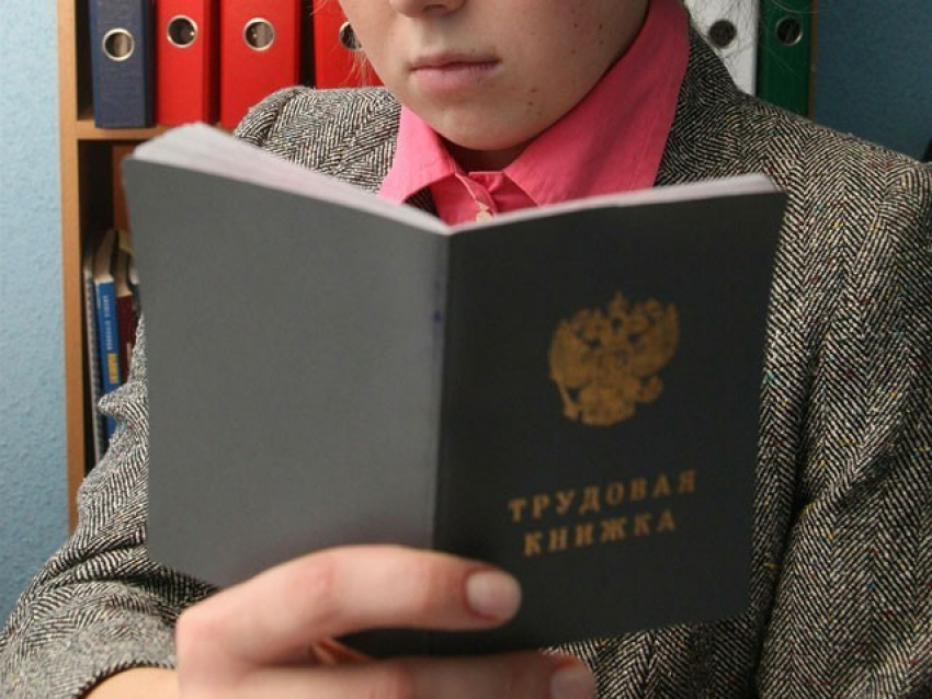 Работодатели обманули воронежских подростков при заключении трудового договора 