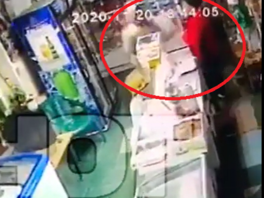 Опубликовано видео убийства воронежской продавщицы ради 2,5 тыс рублей  