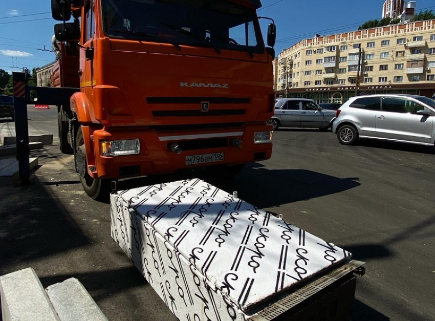 Ремонт на проспекте Революции разделался с творчеством художника в Воронеже