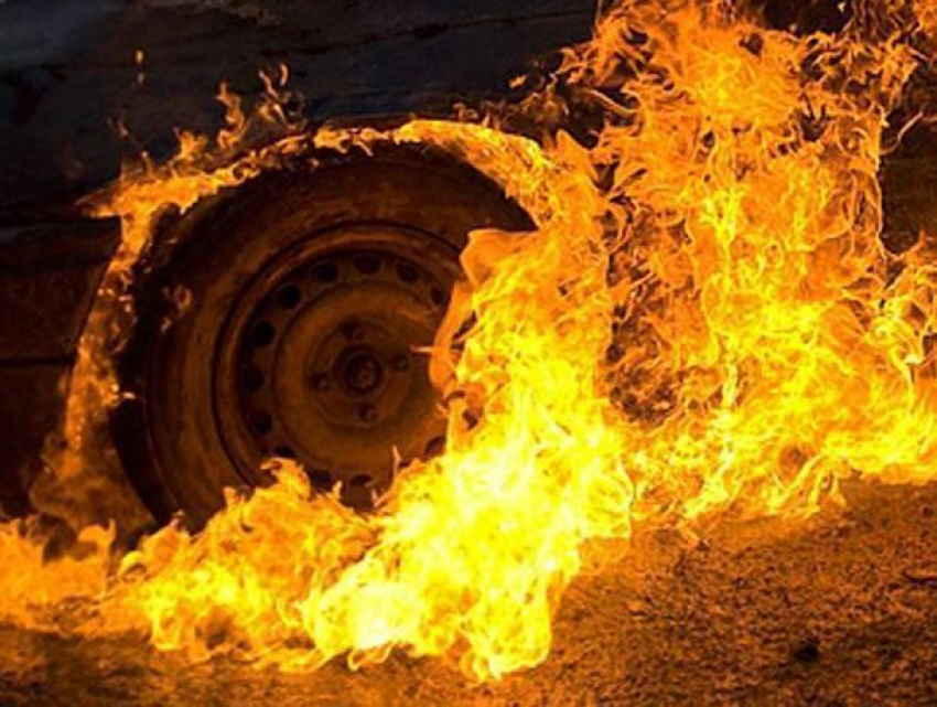Воронежские угонщики попались во время любования горящей машиной