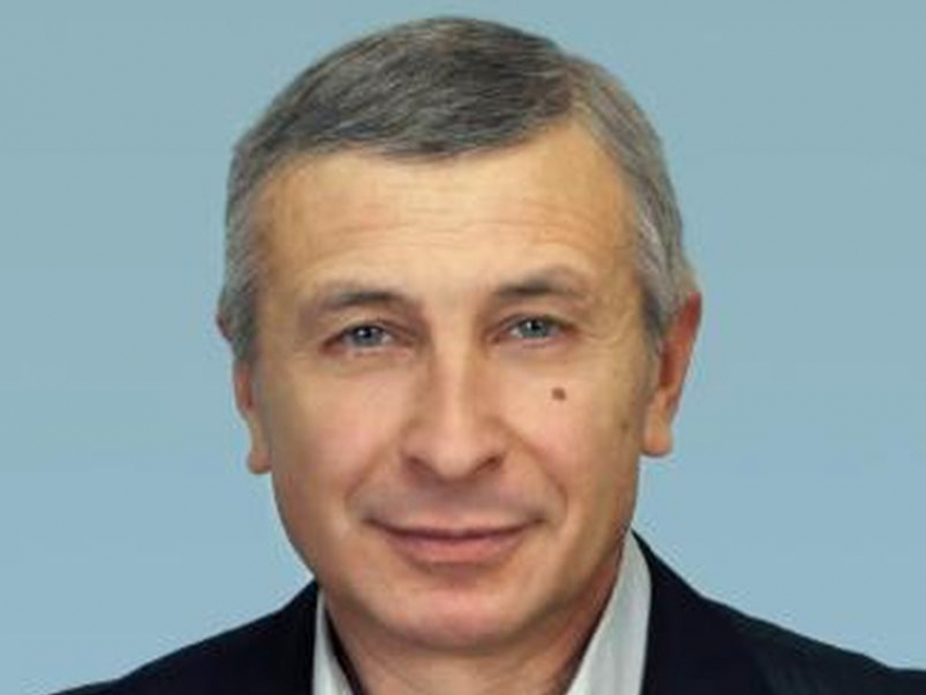 Почти по 130 тыс рублей в месяц получал директор школы на воронежском Машмете