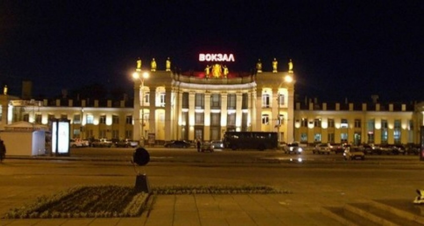 На вокзале Воронеж-1 начали досматривать пассажиров