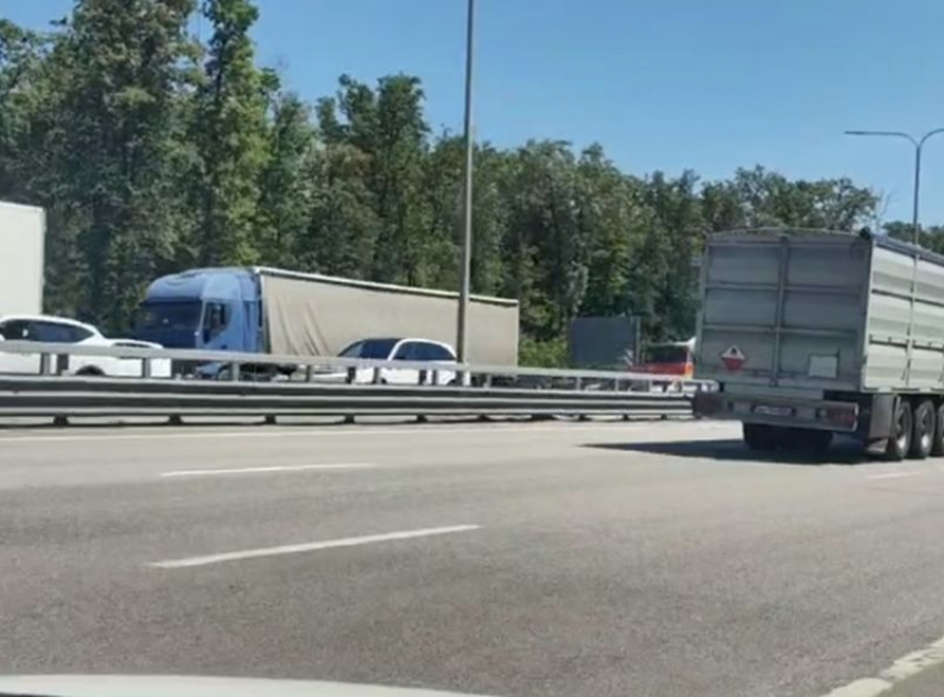 Из-за трех аварий трасса М4 «Дон» встала в глухой пробке на выезде из Воронежа