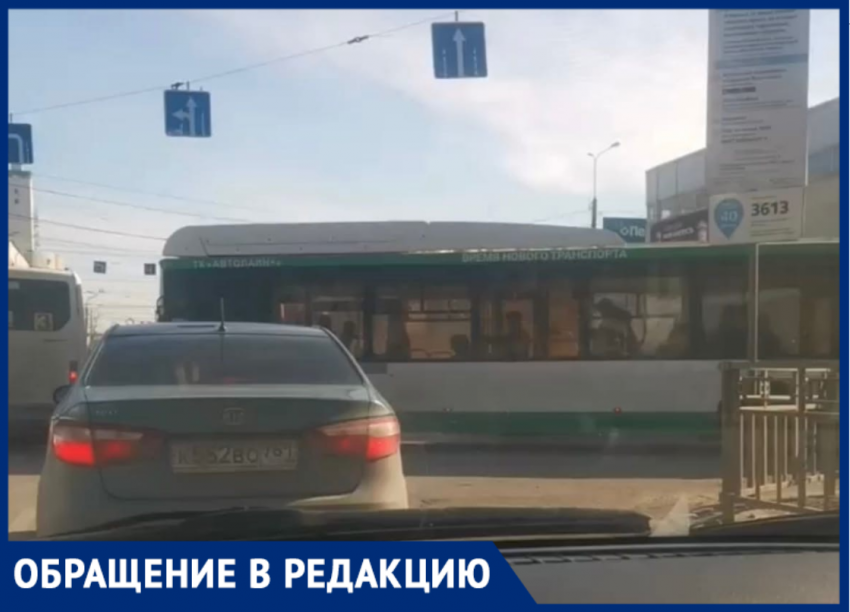 Импровизированный маршрут автобуса перегородил дорогу в Воронеже