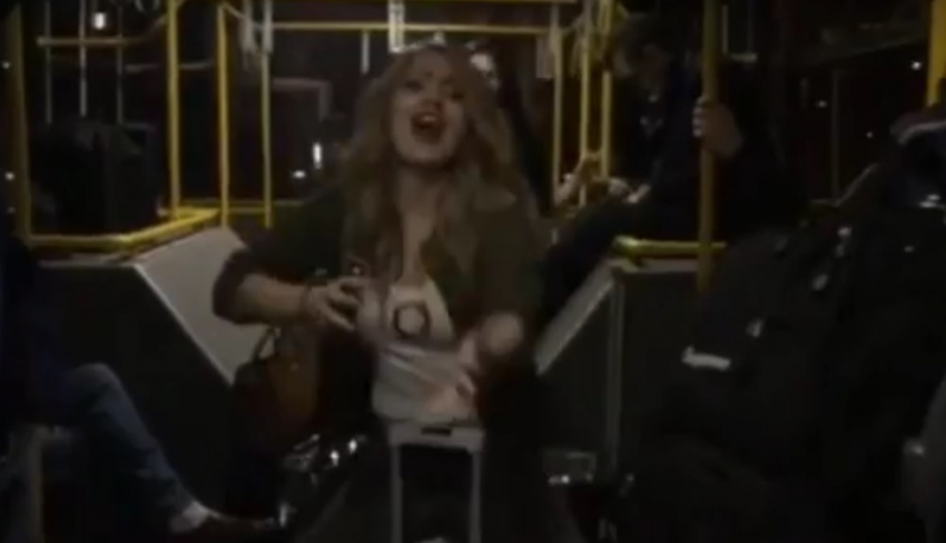 Солистка «Ленинграда» устроила странные танцы в автобусе по пути в Воронеж