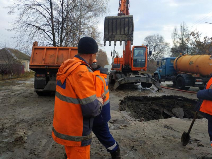 Какие дома, школа и детсад остались без воды из-за аварии в Воронеже