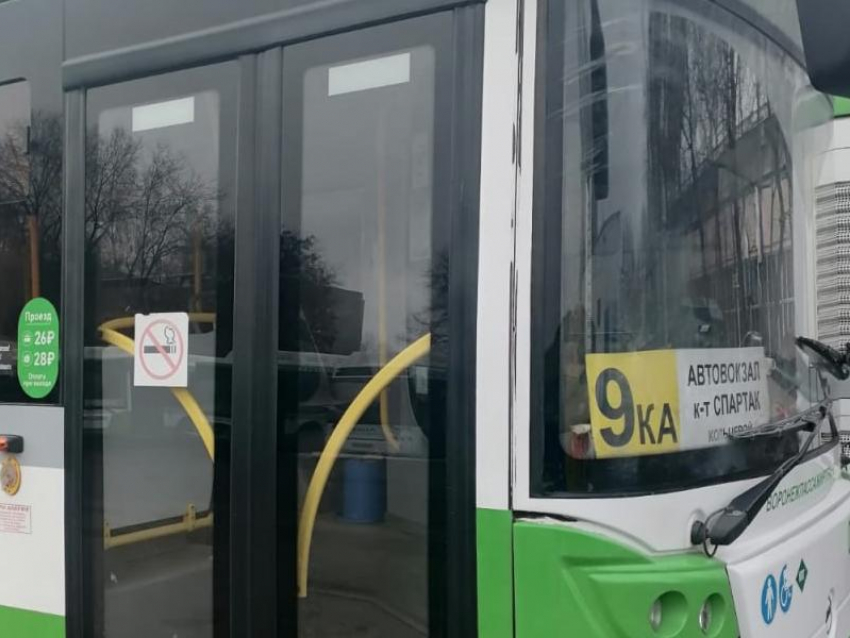 75-летняя пассажирка выпала из автобуса в центре Воронежа