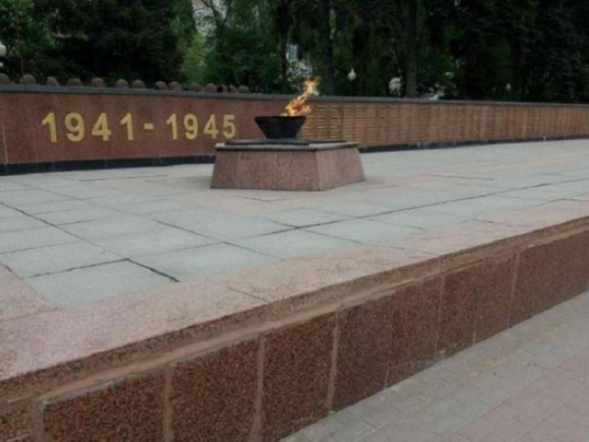 Парковку машин запретят у памятника Славы в Воронеже