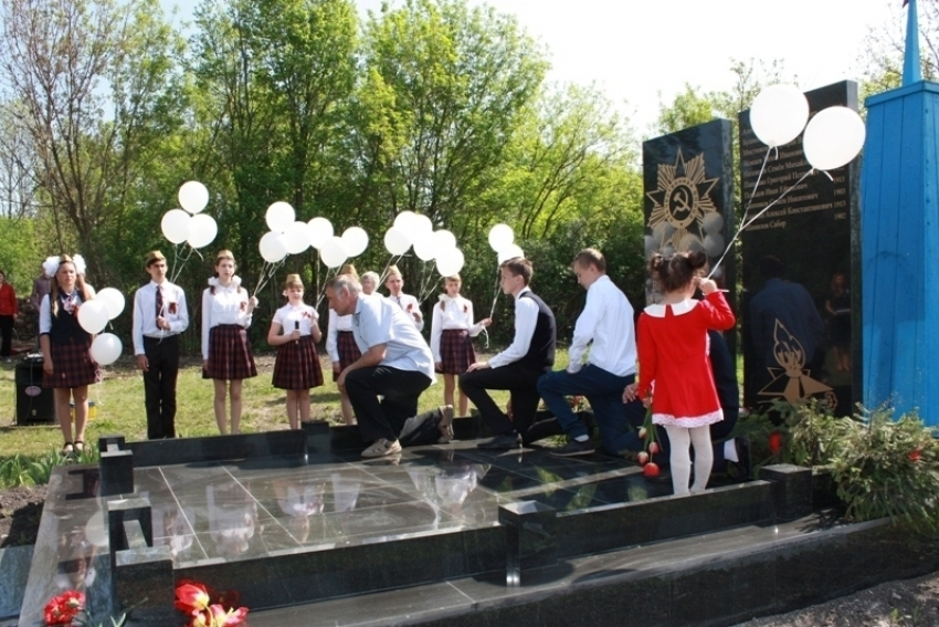 Под Воронежем на месте невзрачной братской могилы открыли памятник