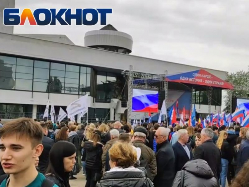 «Все для Победы»: очередной Z-митинг состоялся на площади в центре Воронежа