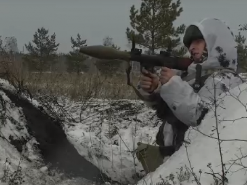 Видео непрерывной перестрелки показало Минобороны в Воронежской области 