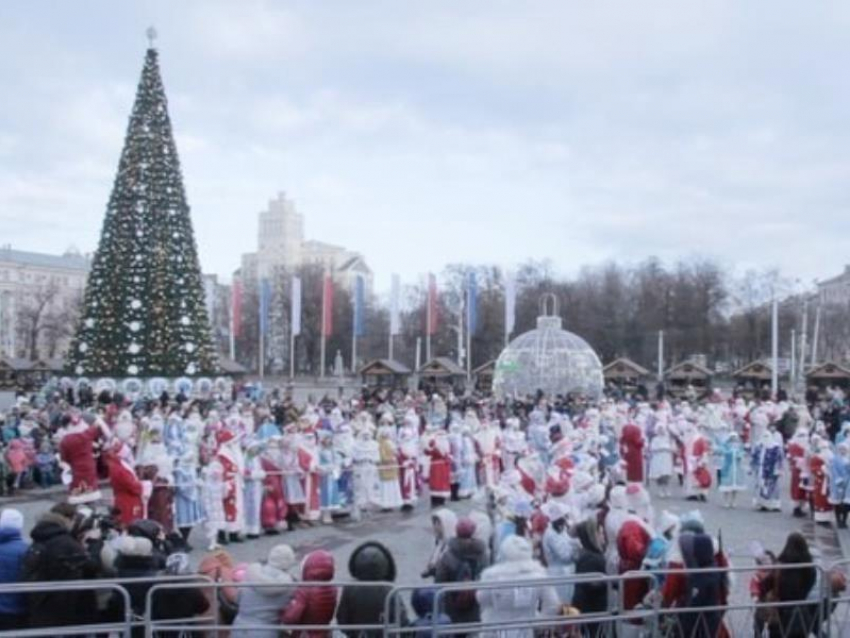 Центр Воронежа перекроют из-за скопления Дедов Морозов