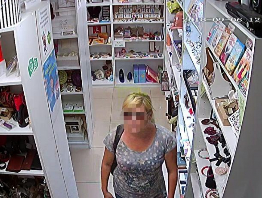 В Воронеже шоплифтеры вернулись в обворованный магазин незамеченными 