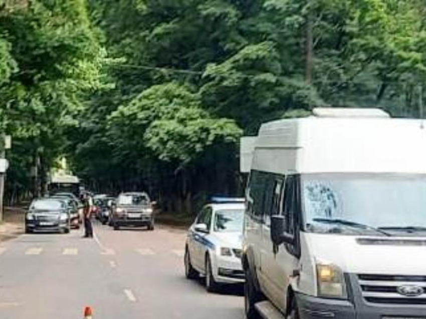 Микроавтобус сбил 17-летнего пешехода у воронежского вуза 