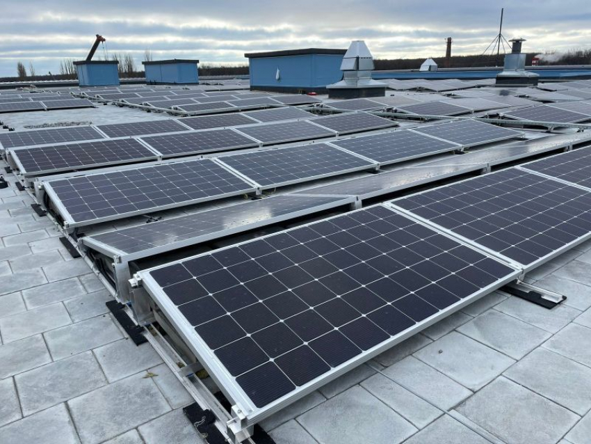 Солнечные панели установили на крышу нового терминала Воронежского аэропорта