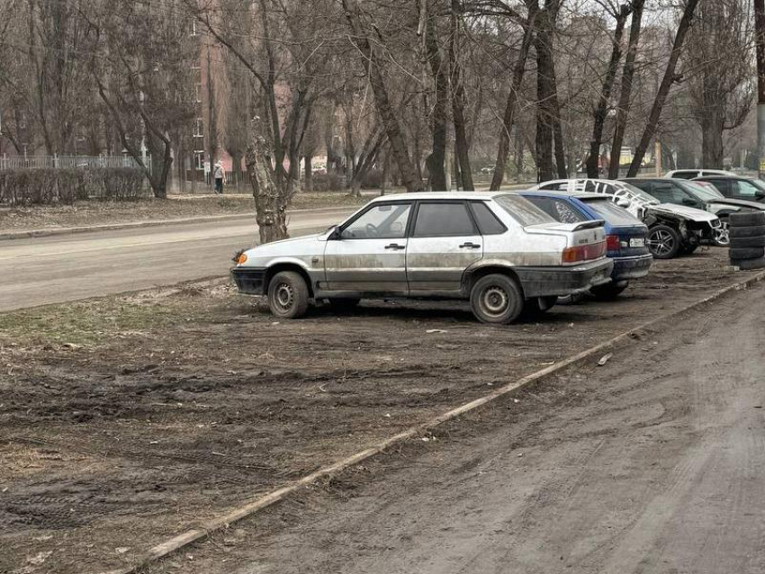 "Грязный способ» парковки показали в Воронеже