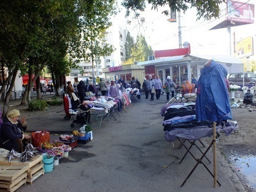 Грязь, базар и море алкоголя — на остановке Молодежный в Северном районе наступил апокалипсис