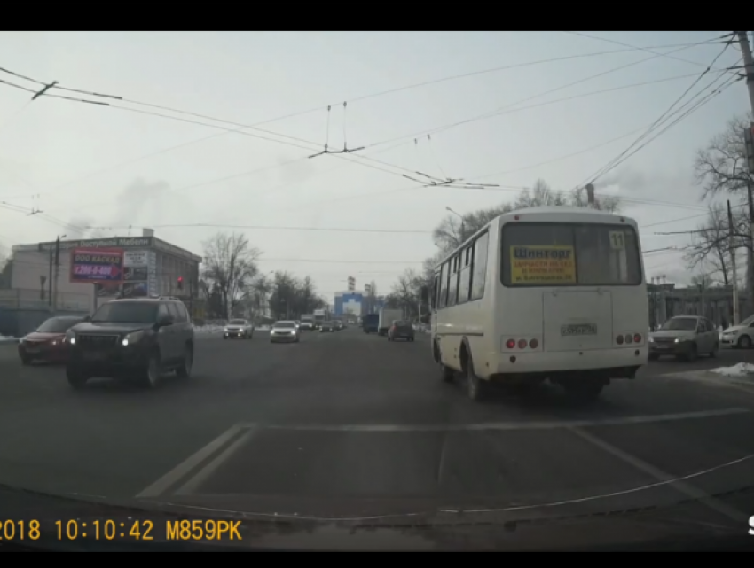 В Воронеже оштрафовали маршрутчика-лихача по видео в интернете